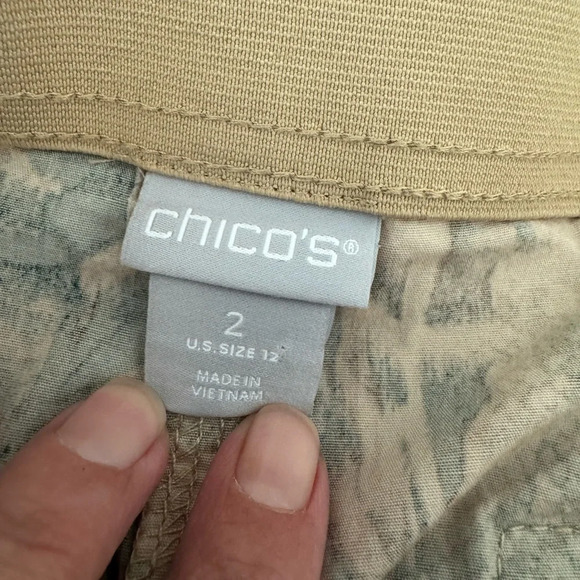 Chicos Comfort Stretch Tropical Cargo Crops Pants Casual Lightweight Sz 2 US 12 - Picture 10 of 11